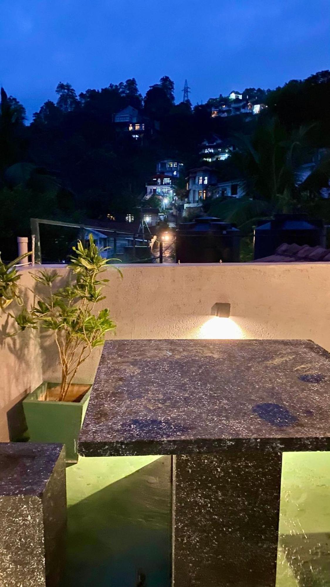 Grand Resort Kandy Buitenkant foto