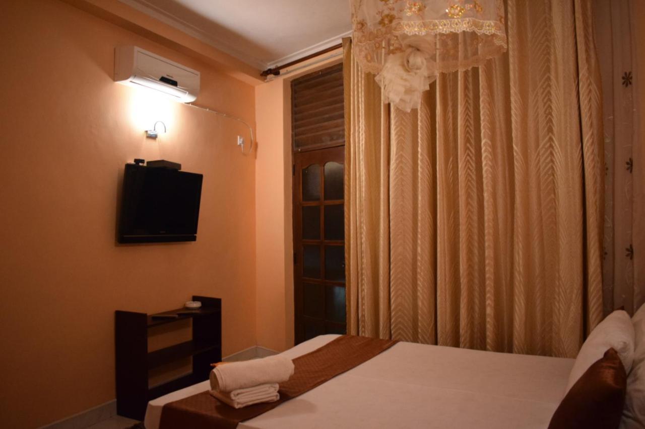 Grand Resort Kandy Buitenkant foto